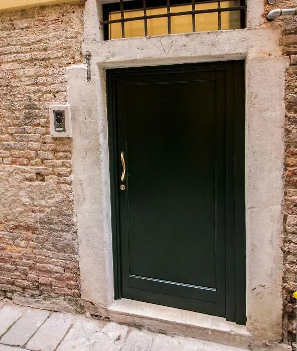 Golden Suite-1